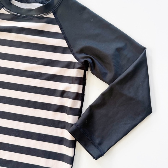 Tea Collection Rash Guard size 4T - Picture 4 of 6